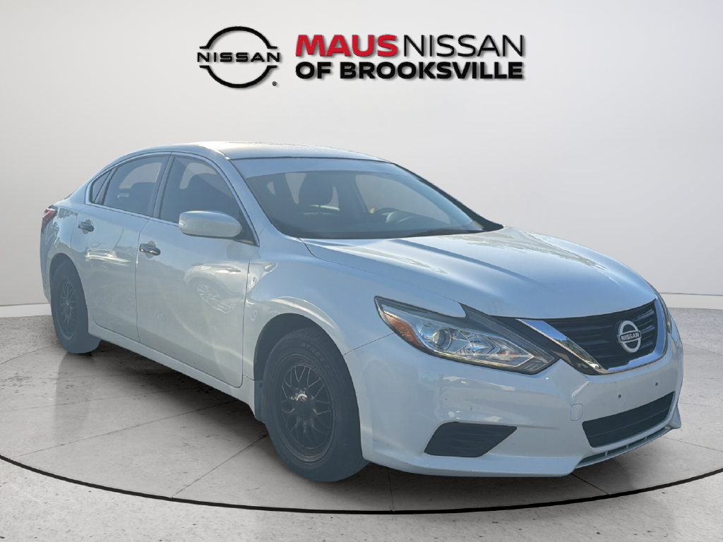 Used 2017 White Nissan 2.5 S image 12