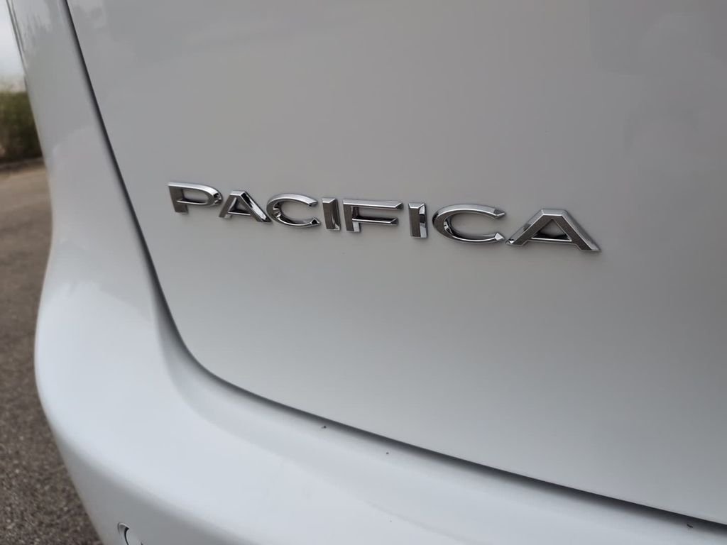 New 2027 Bright White Clear-Coat Exterior Paint Chrysler  image 9