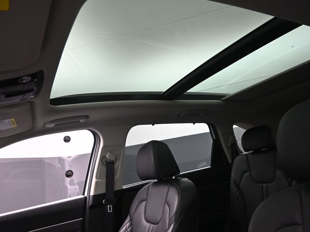 Used 2023 White Kia X-Line SX Prestige image 25