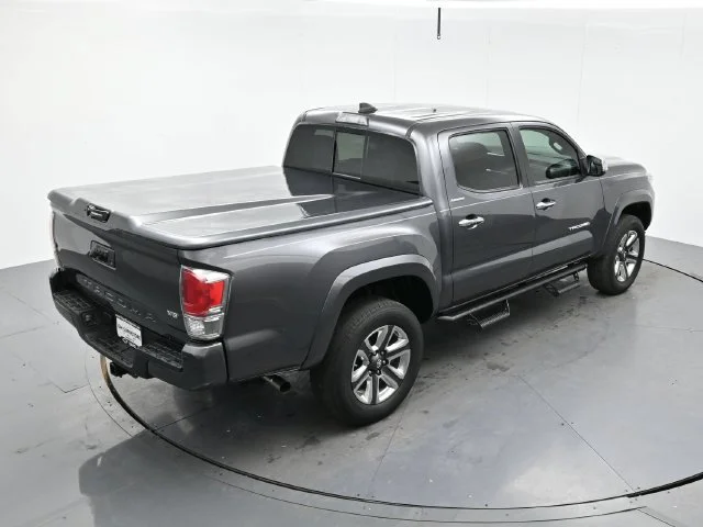 Used 2018 Magnetic Gray Metallic Toyota SR5 image 34