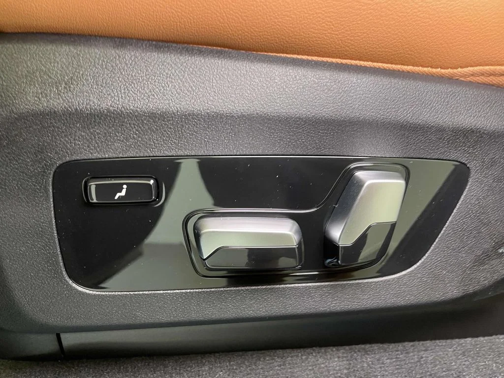 New 2027 Gray BMW xDrive40i image 17
