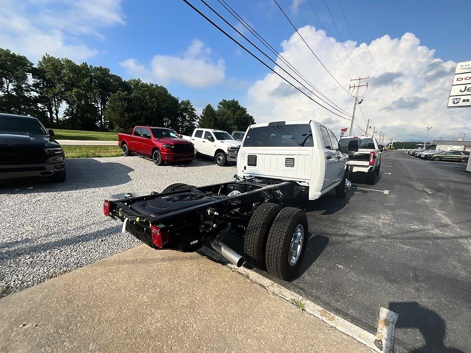 New 2026 Bright White Clearcoat RAM Tradesman image 5
