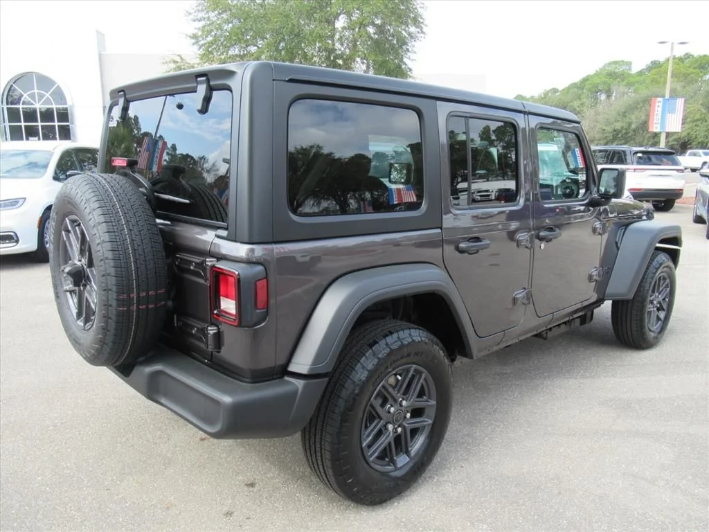 New 2026 Granite Crystal Metallic Clearcoat Jeep Sport S image 7