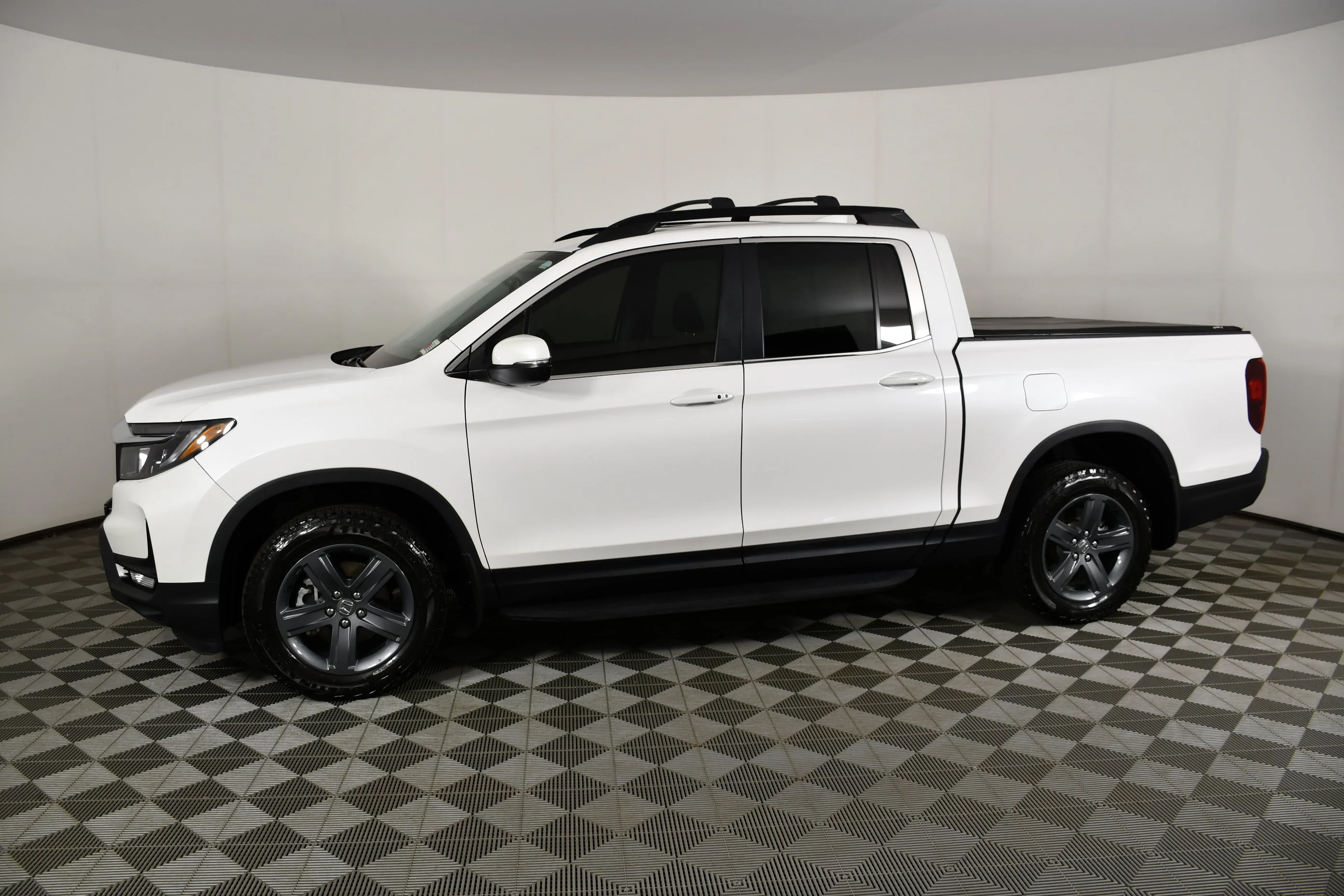 Certified Used 2023 Platinum White Pearl Honda RTL image 9