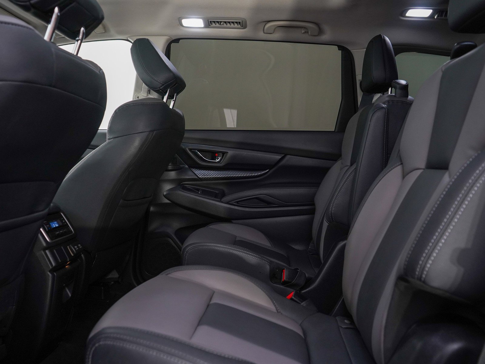 Used 2022 Ice Silver Metallic Subaru Onyx Edition image 17
