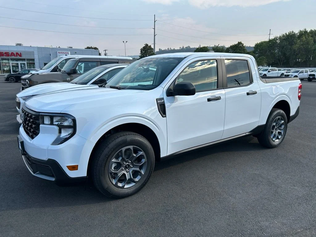 New 2026 White Ford XLT image 2