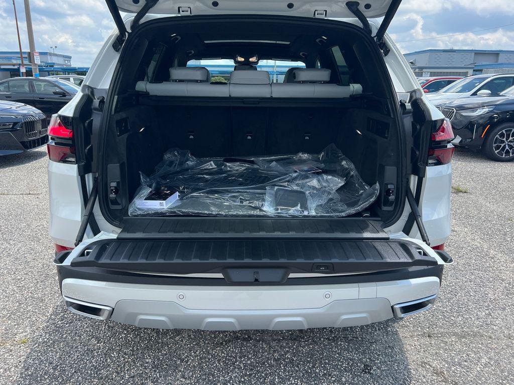 New 2026 Mineral White Metallic BMW xDrive40i image 26
