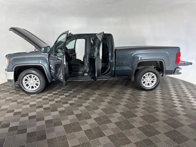 Used 2017 Gray GMC SLE image 11