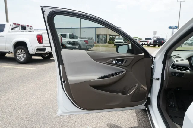 Used 2022  Chevrolet LT image 10