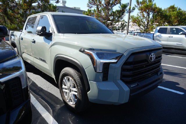 Certified Used 2025  Toyota SR5 image 1