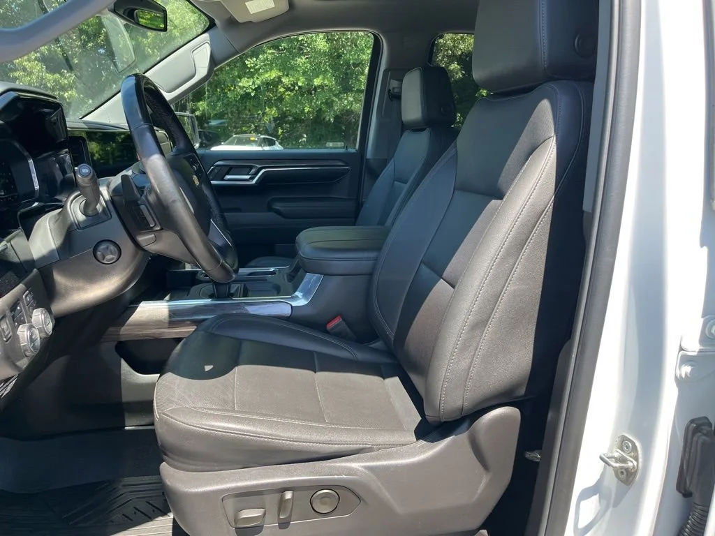Used 2024 Summit White Chevrolet LTZ image 13