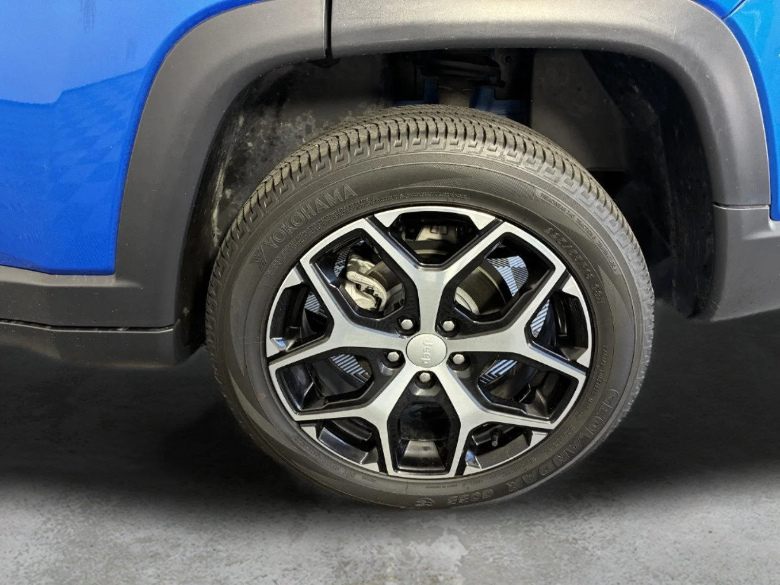 Used 2024 Hydro Blue Pearlcoat Jeep Limited image 12