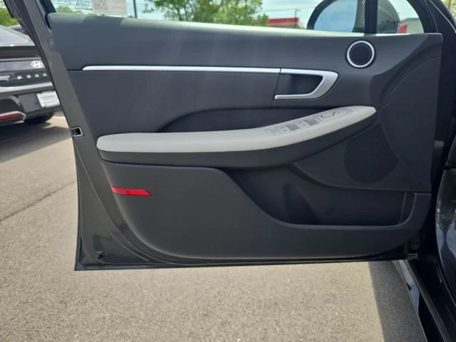 Used 2025 Gray Hyundai SEL image 13