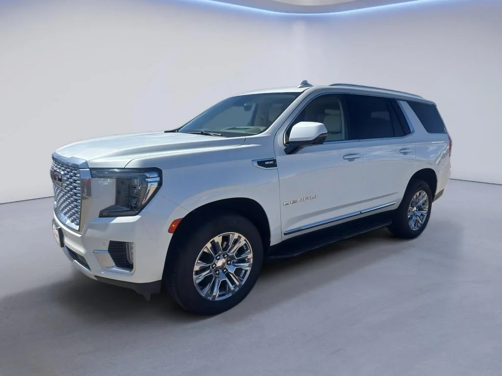 Used 2021 White Frost Tricoat GMC Denali image 2