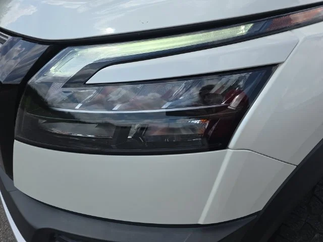 Used 2023 White Nissan Rock Creek image 31