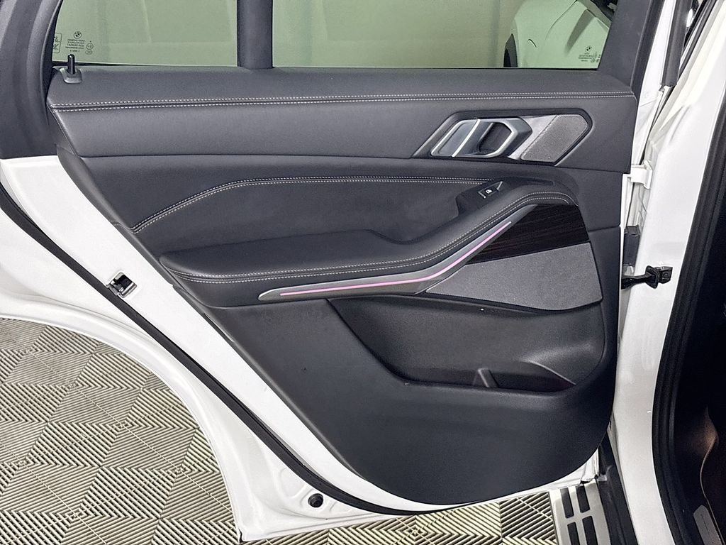 Used 2025 Alpine White BMW xDrive50e image 20