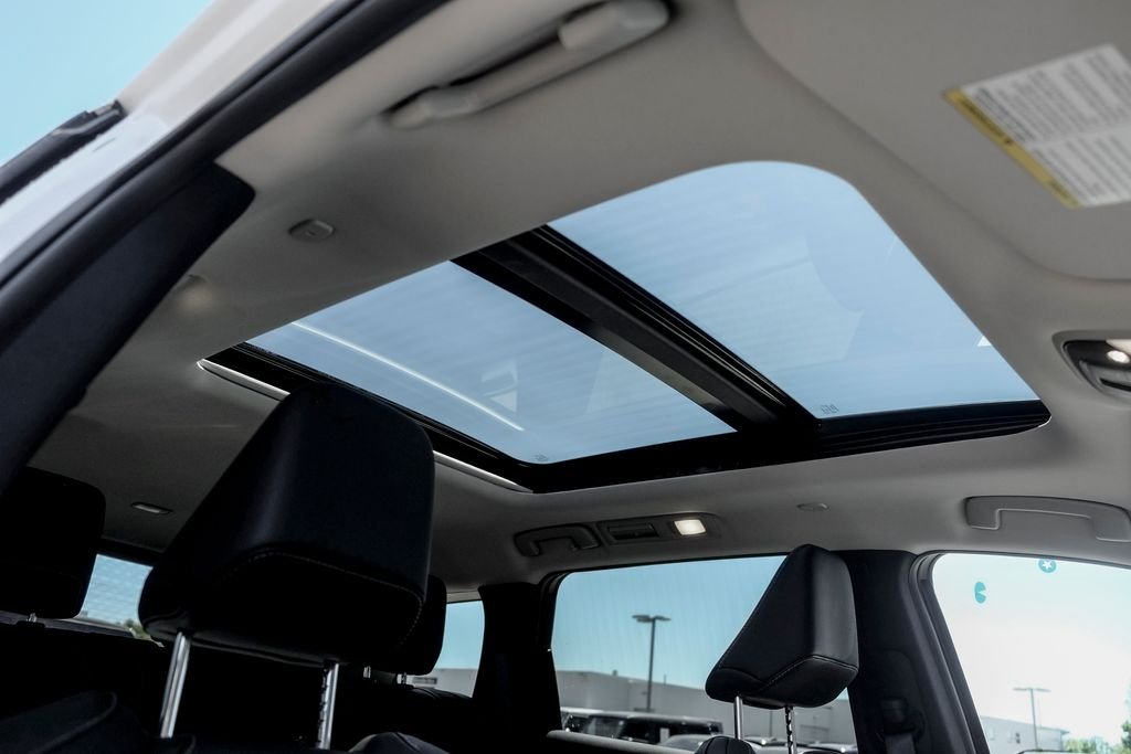 New 2027 Radiant White INFINITI LUXE image 25