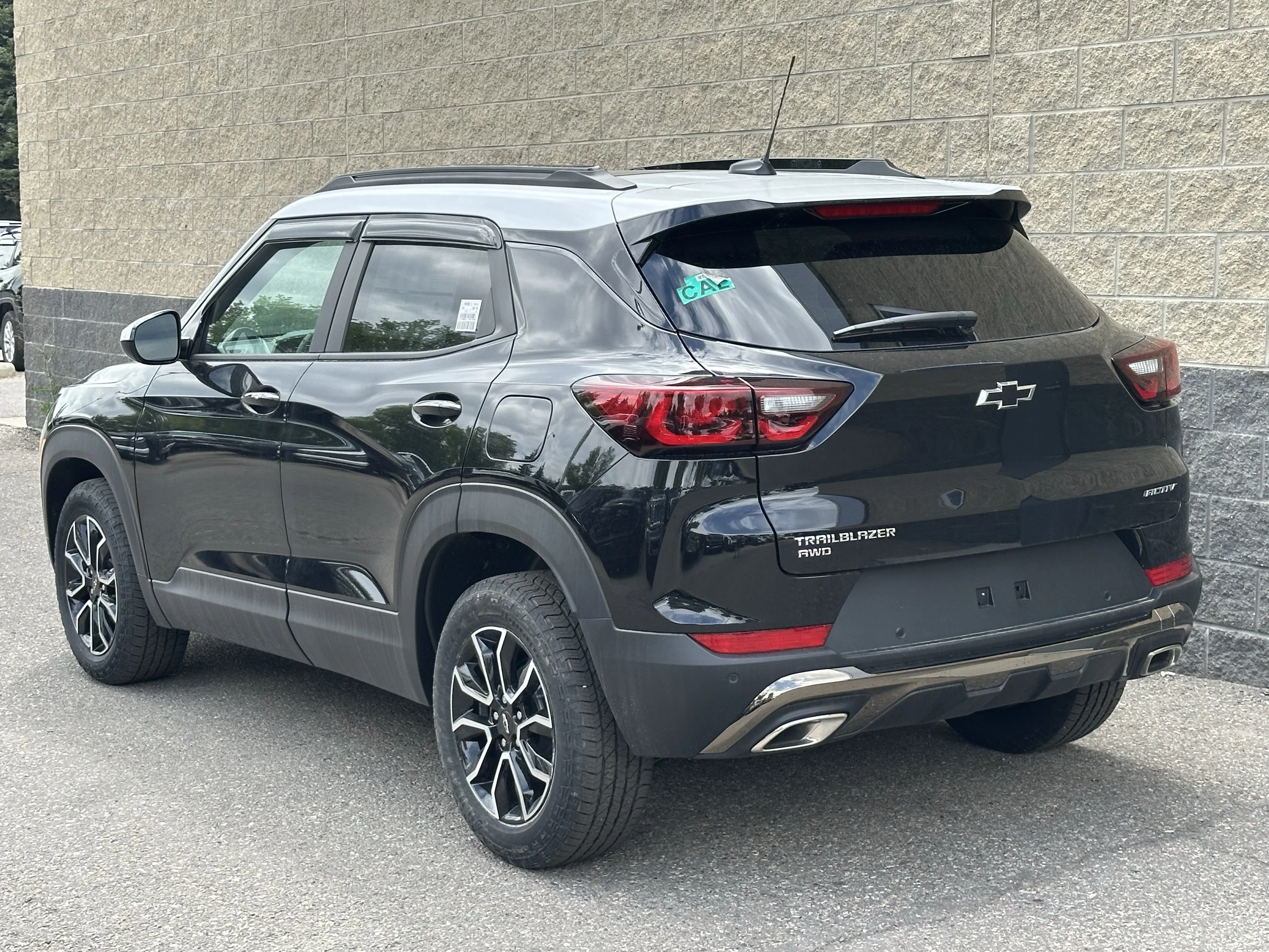 New 2026 Mosaic Black Metallic Chevrolet ACTIV image 4