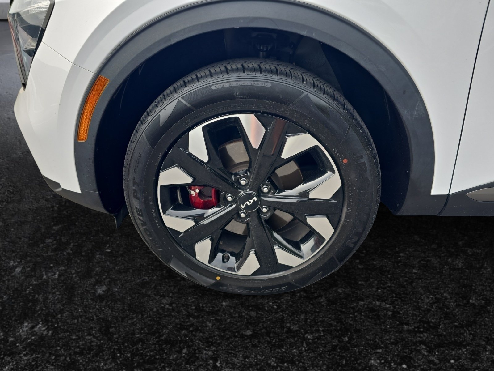 Used 2023 White Kia X-Line image 9