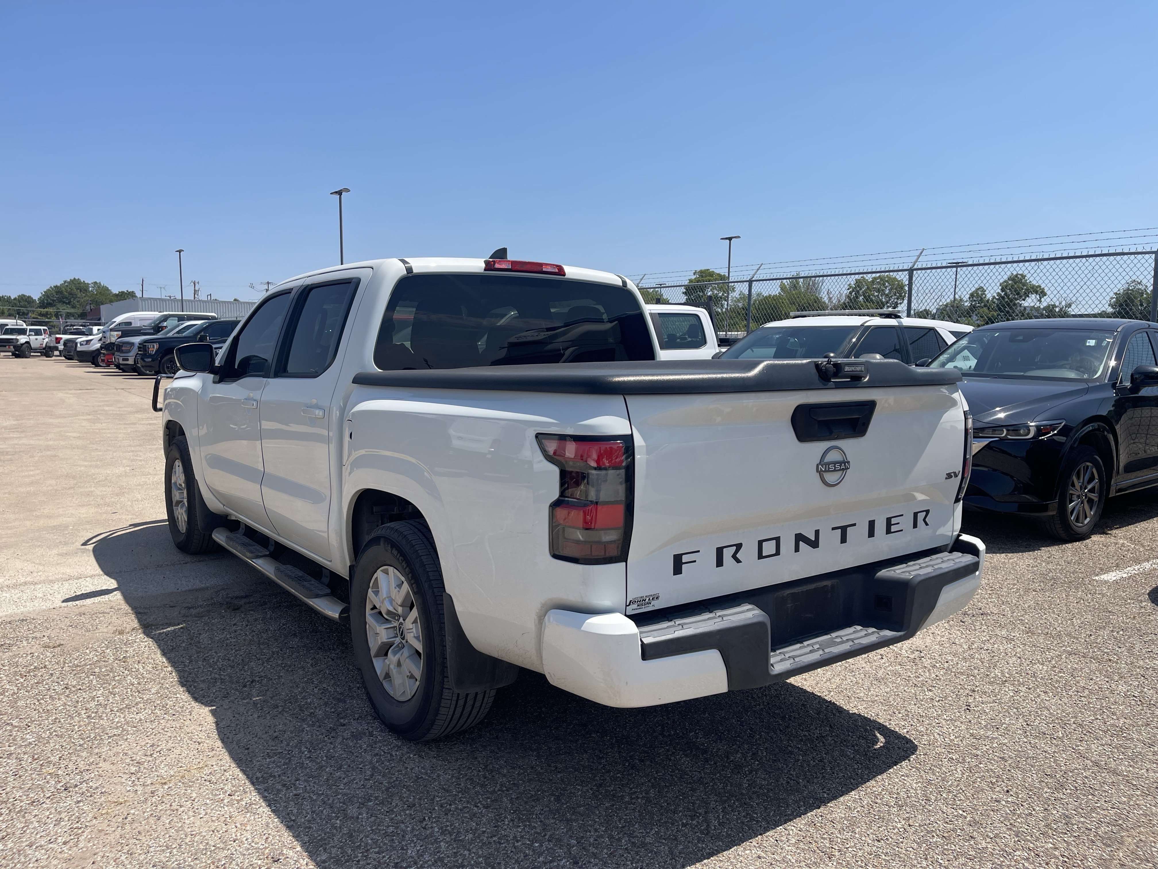 Used 2022 Glacier White Nissan SV image 4