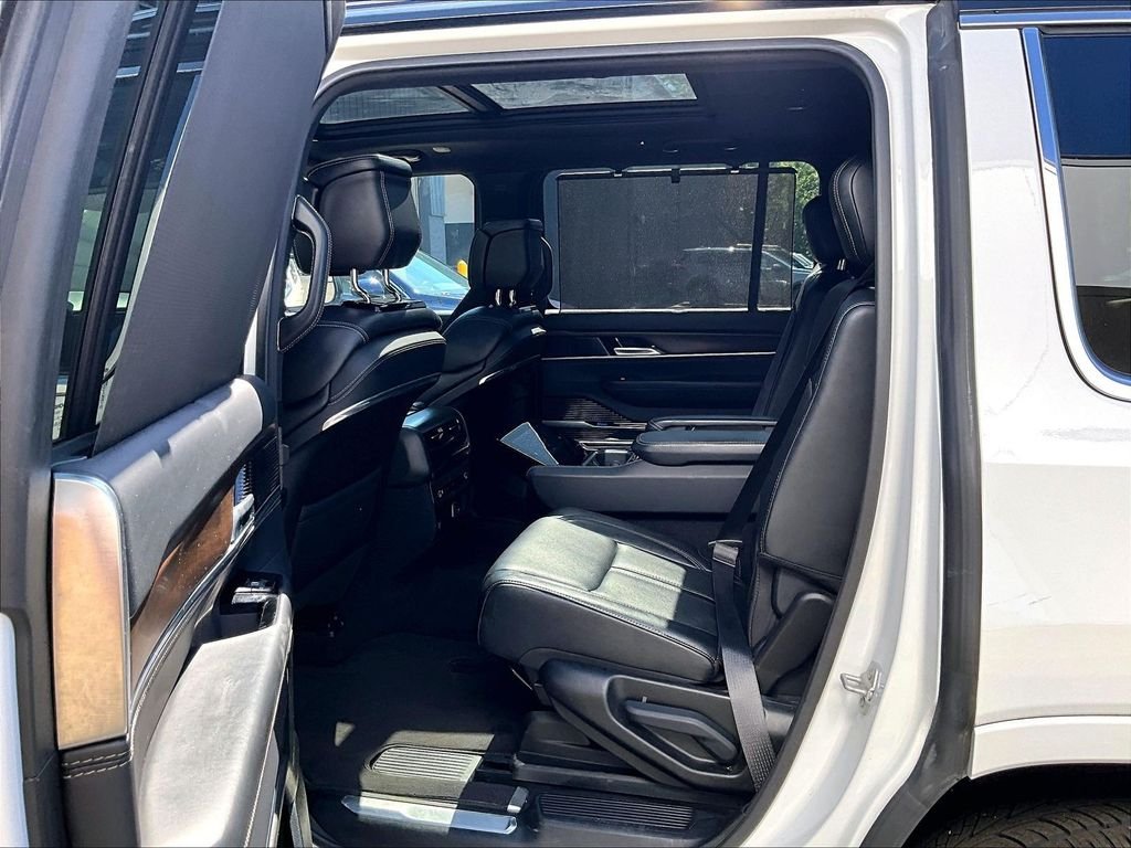 Used 2023 White Jeep Base image 15