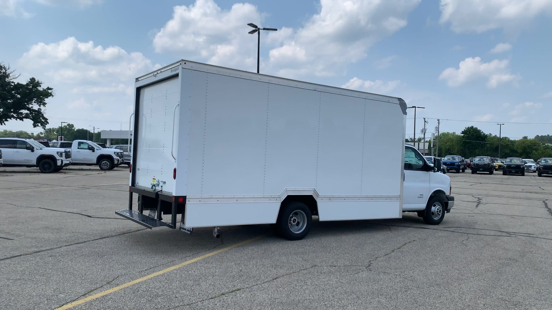 New 2024 Summit White GMC 2WT image 8