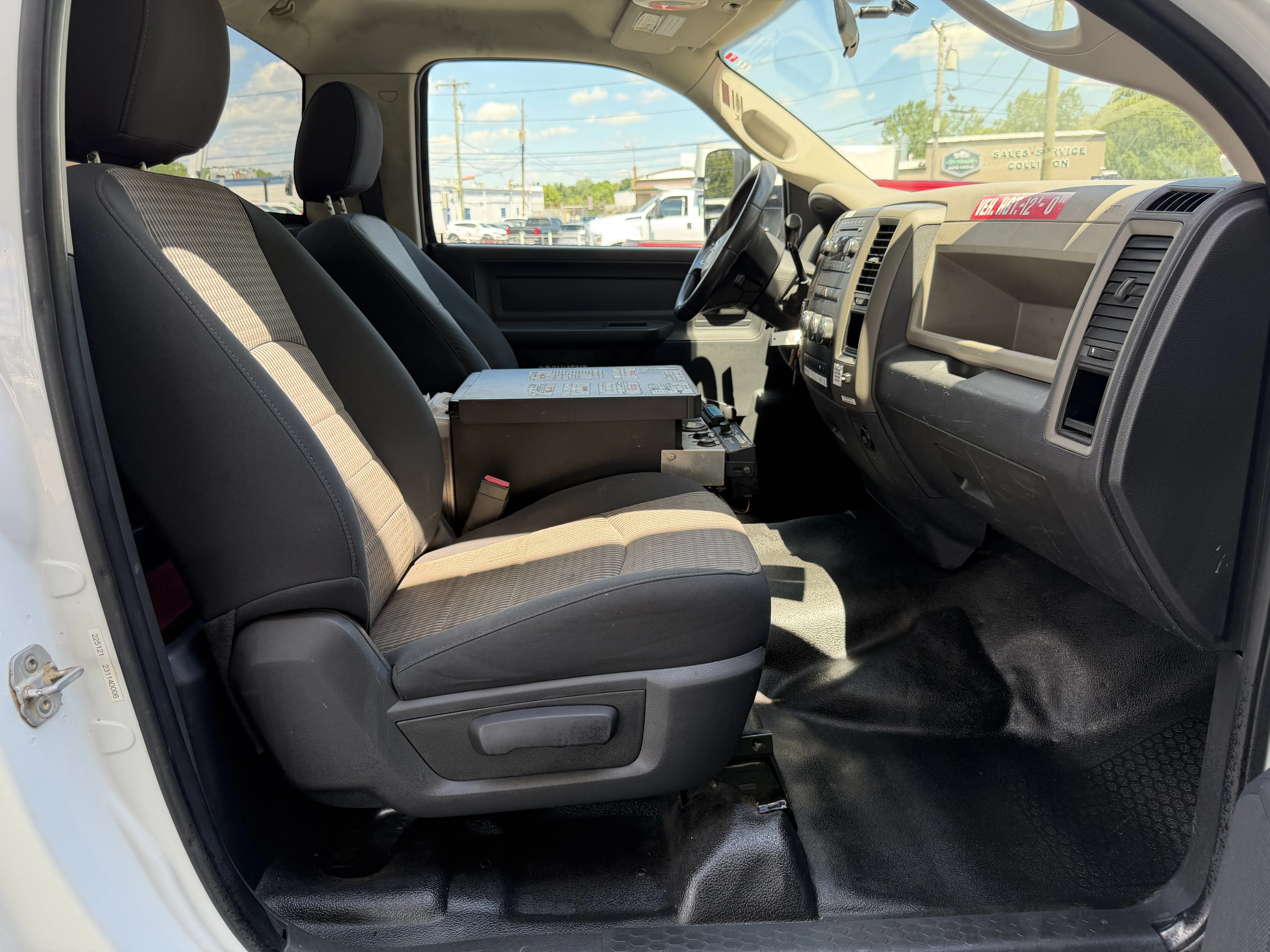 Used 2011 Bright White Ram  image 16