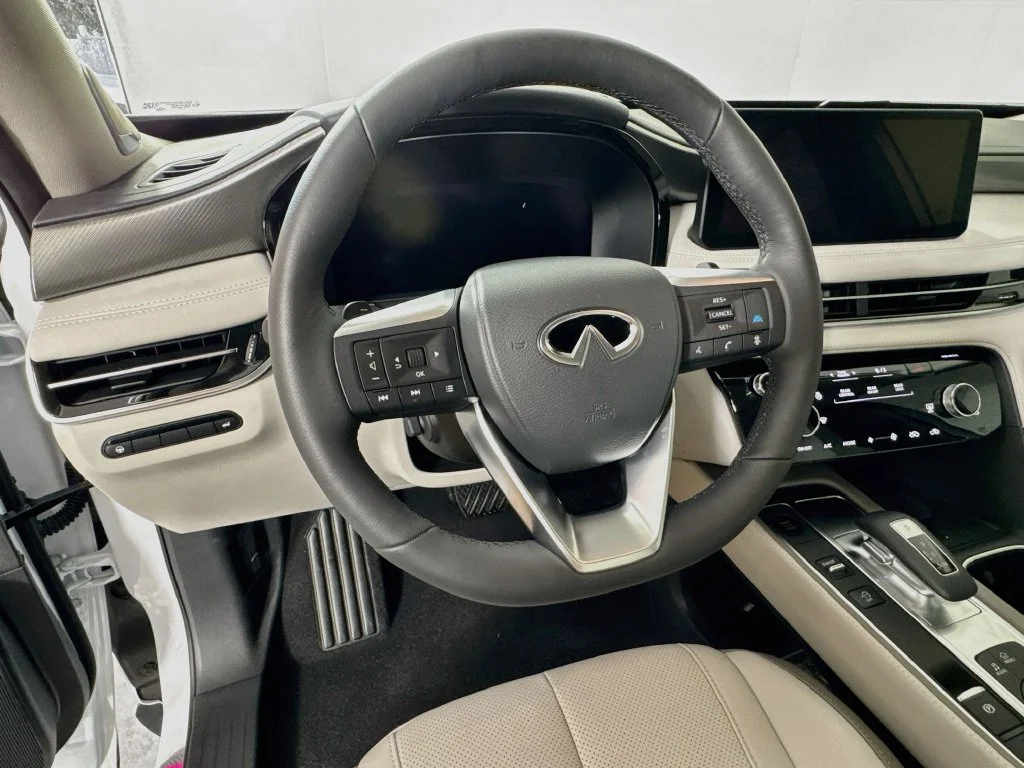 Certified Used 2027 White INFINITI LUXE image 14