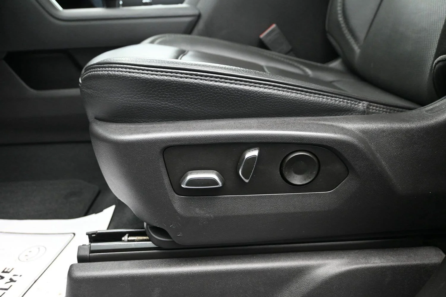 Used 2023 Onyx Black GMC Denali image 24