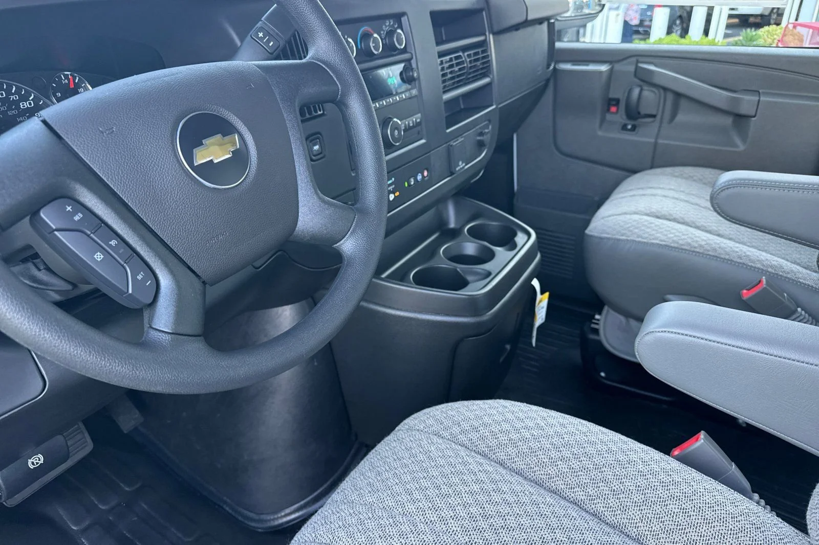 2025 Chevrolet Express Cargo Work Van - Photo 9