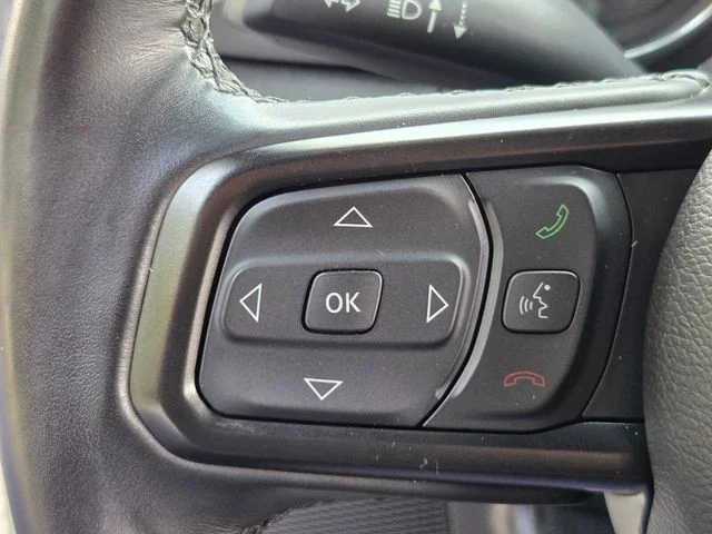 Used 2023  Jeep Sport S image 25