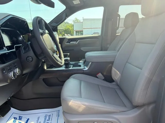 New 2026 Glacier White Tricoat GMC SLT image 30