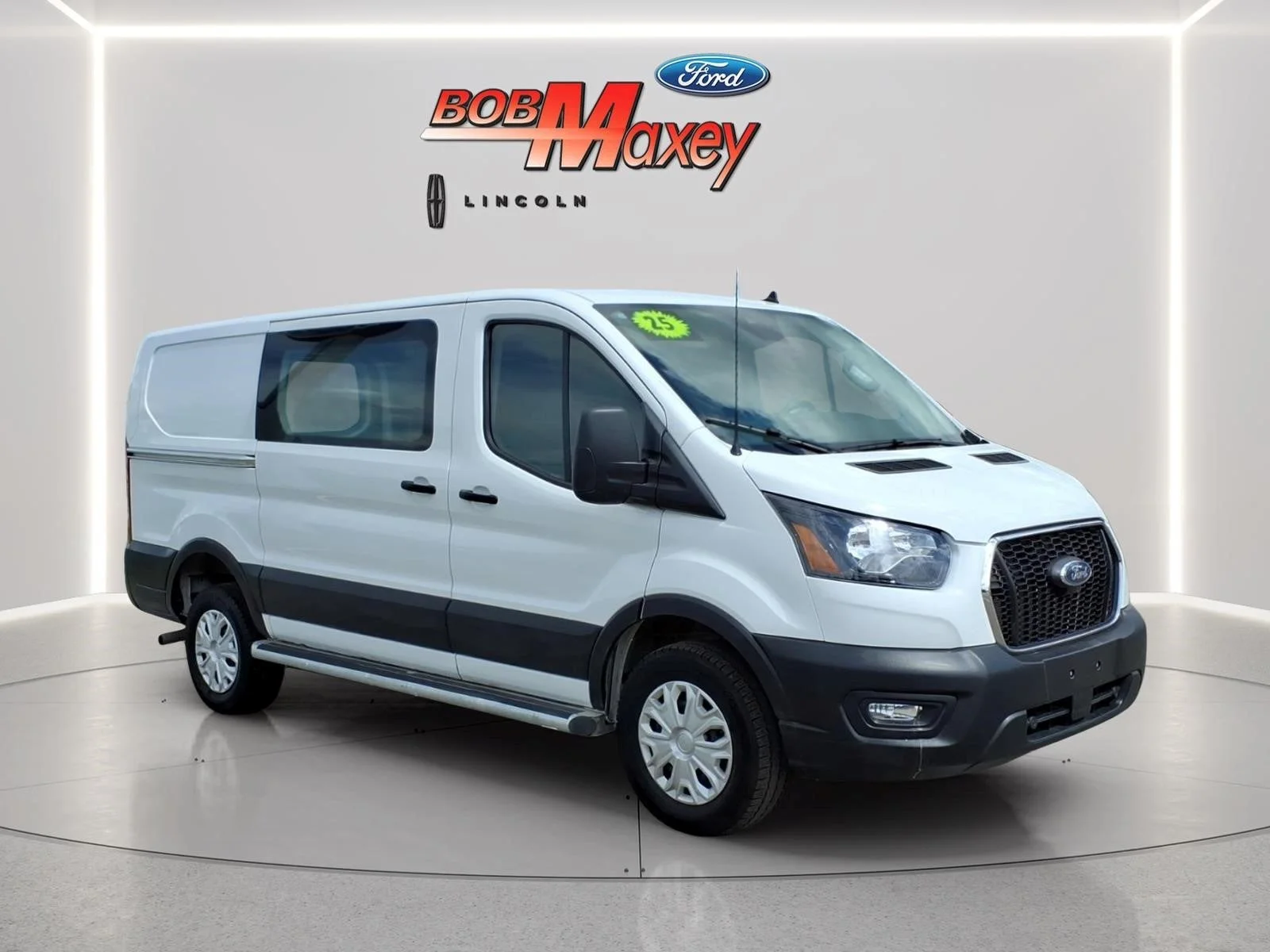 Used 2025 Oxford White Ford Base image 3