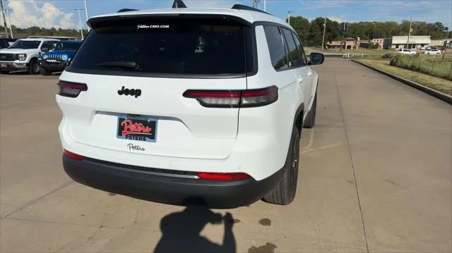 New 2027 Bright White Clear-Coat Paint Jeep Laredo Altitude image 8