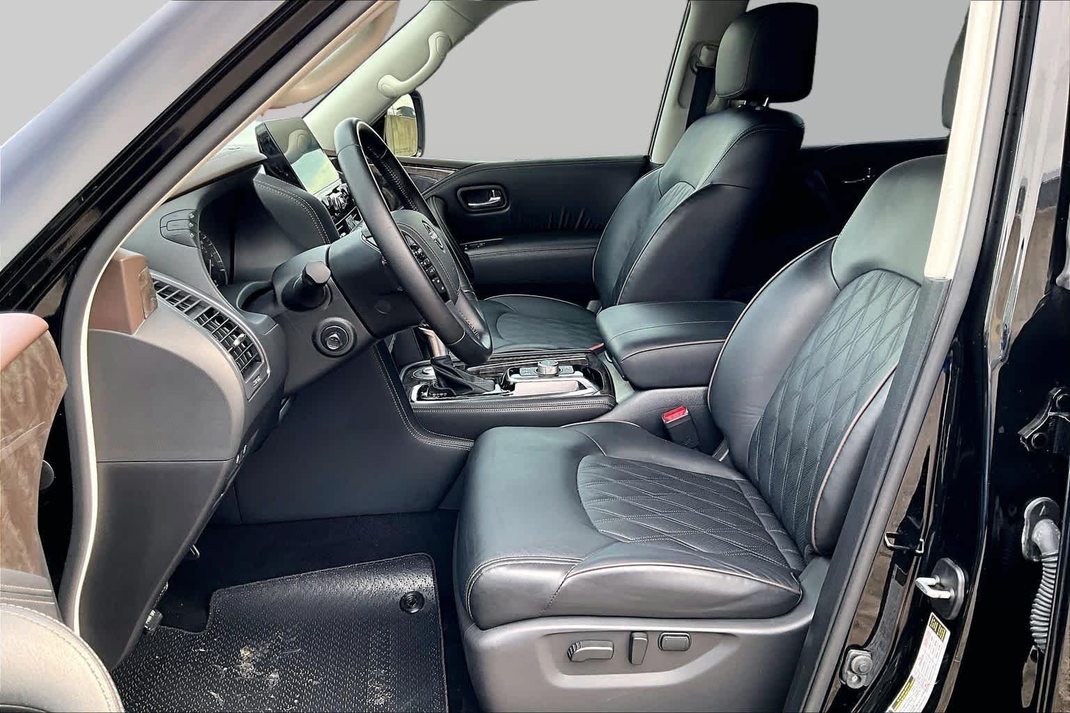 Used 2023 Super Black Nissan Platinum image 10
