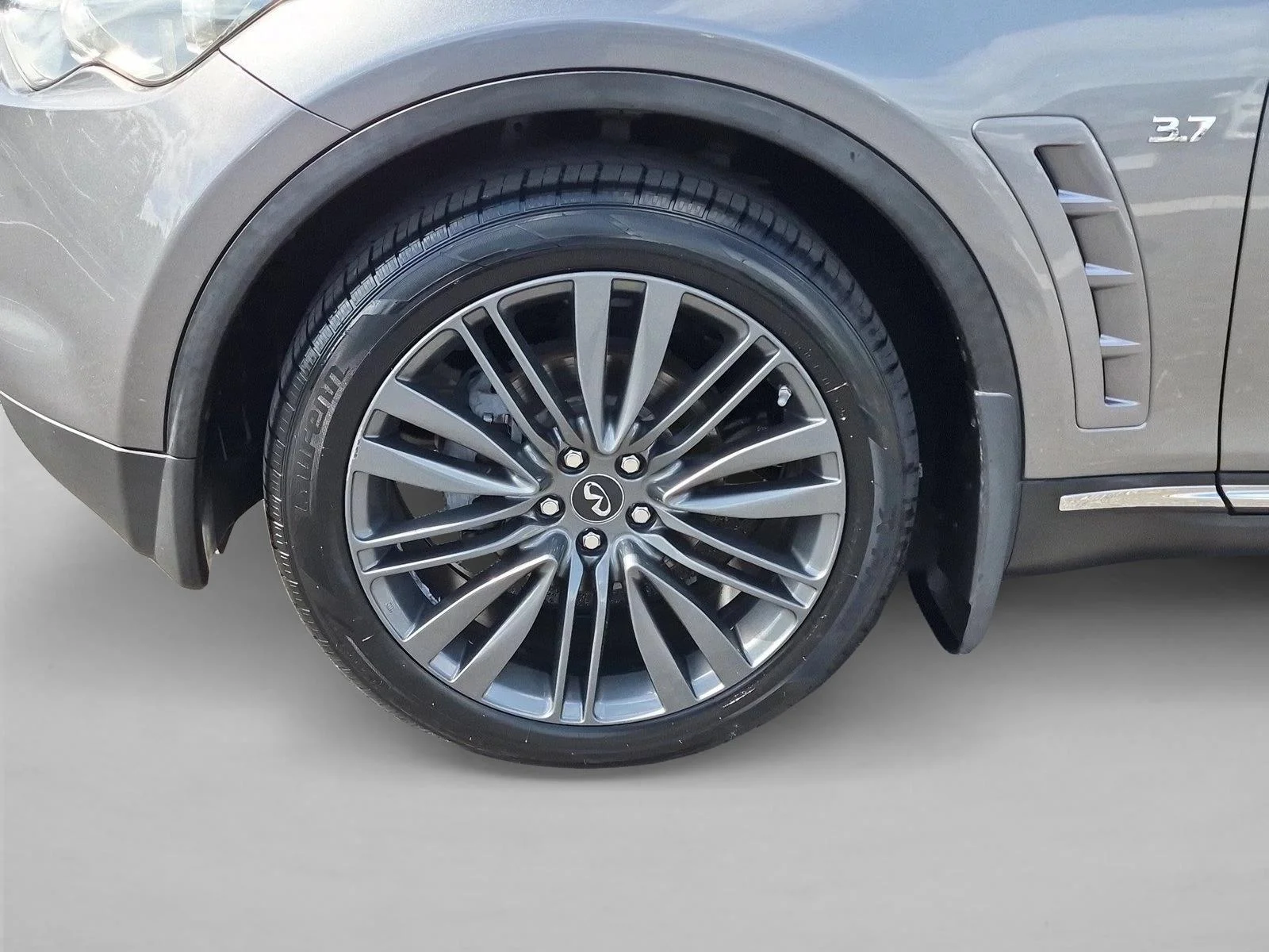 Used 2017 Graphite Shadow INFINITI  image 24