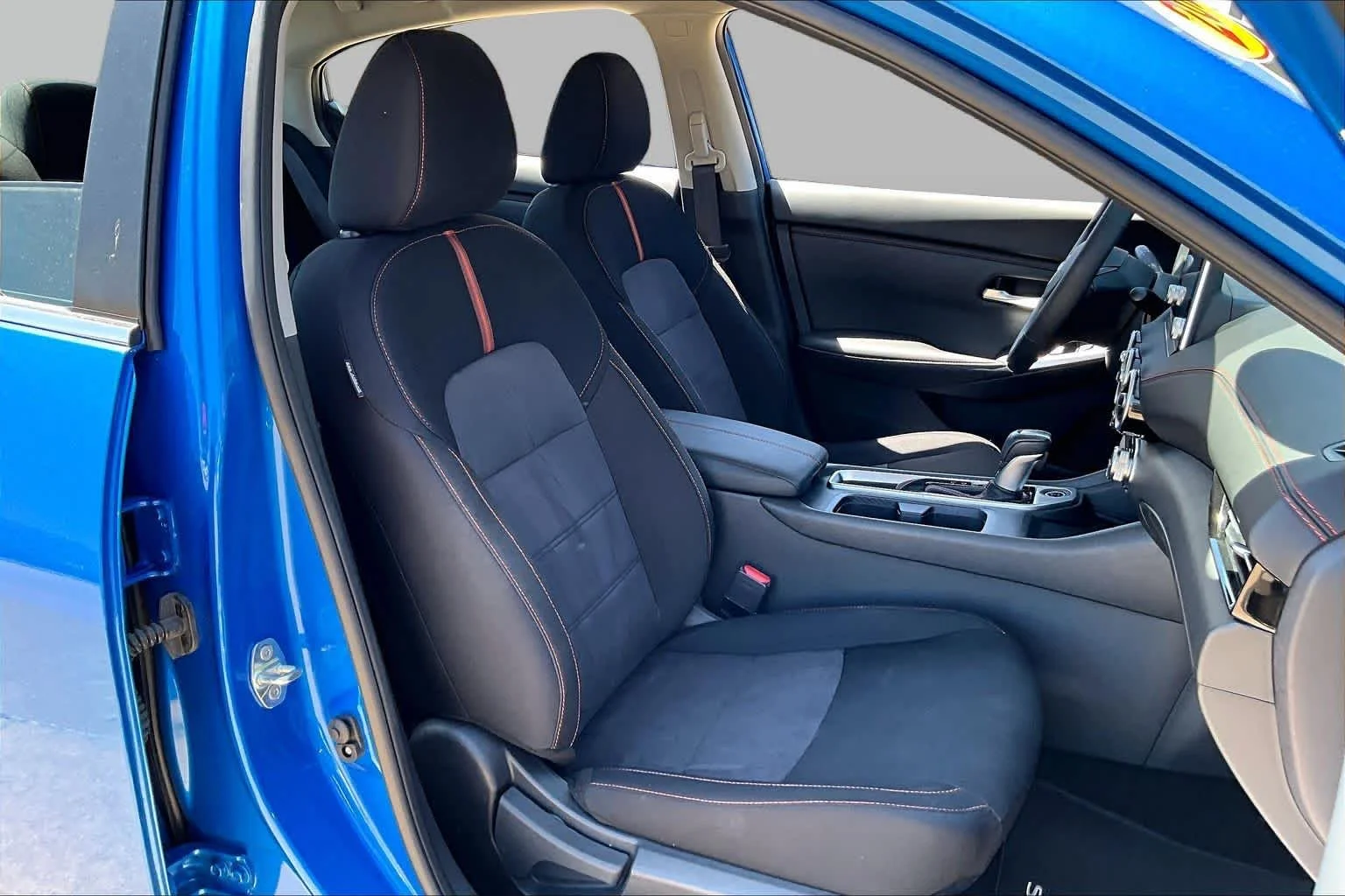 Used 2025 Electric Blue Metallic Nissan SR image 9