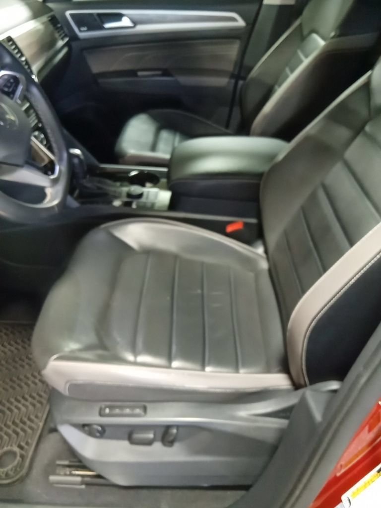 Used 2021  Volkswagen SEL Premium image 9