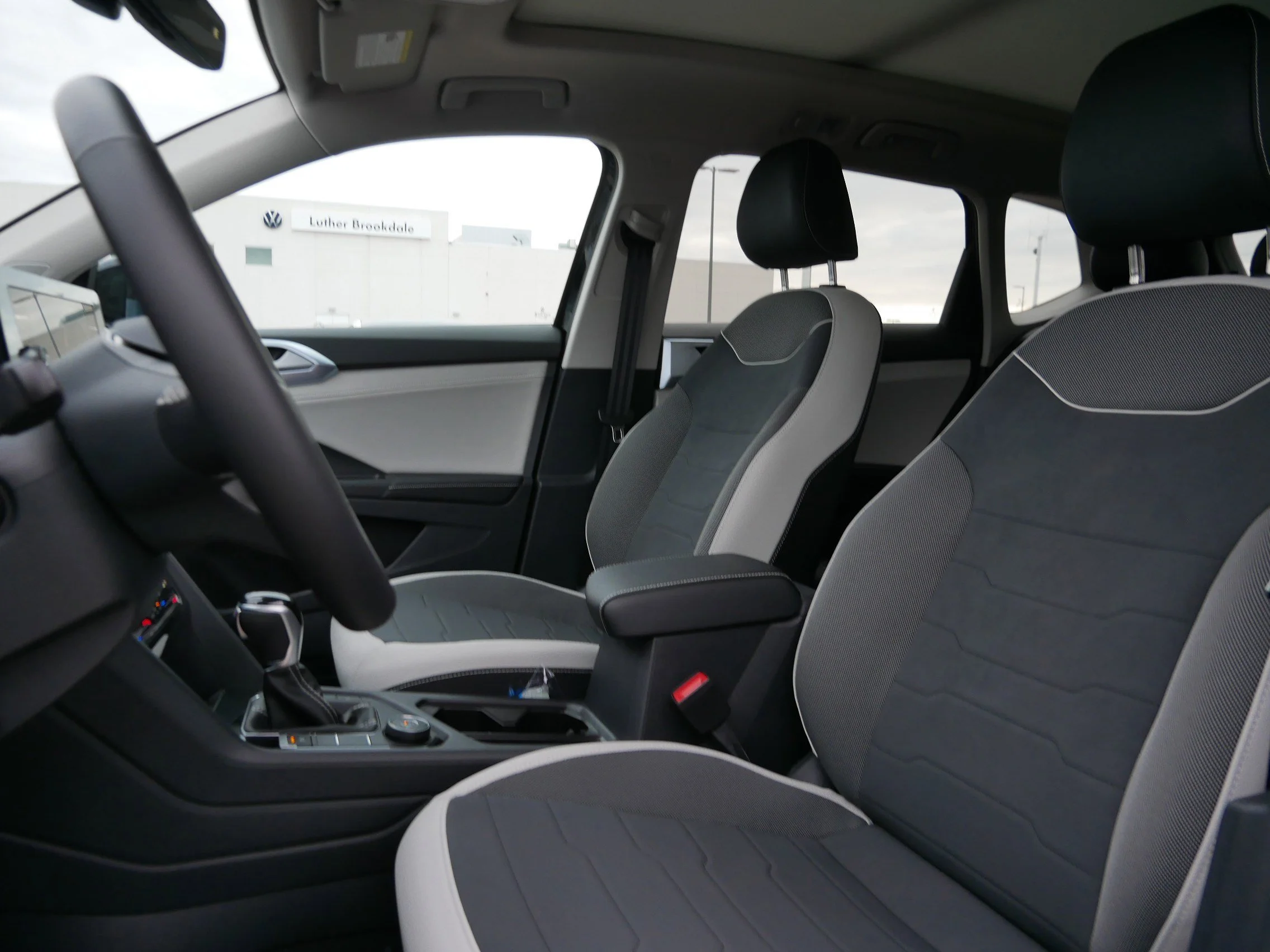 New 2026 Deep Black Pearl Volkswagen SE image 4
