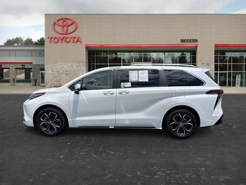 Used 2026 Wind Chill Pearl Toyota Platinum image 4