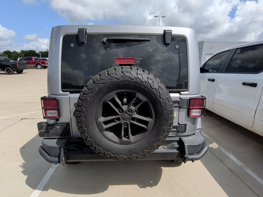 Used 2017 Silver Jeep Unlimited Sahara image 7