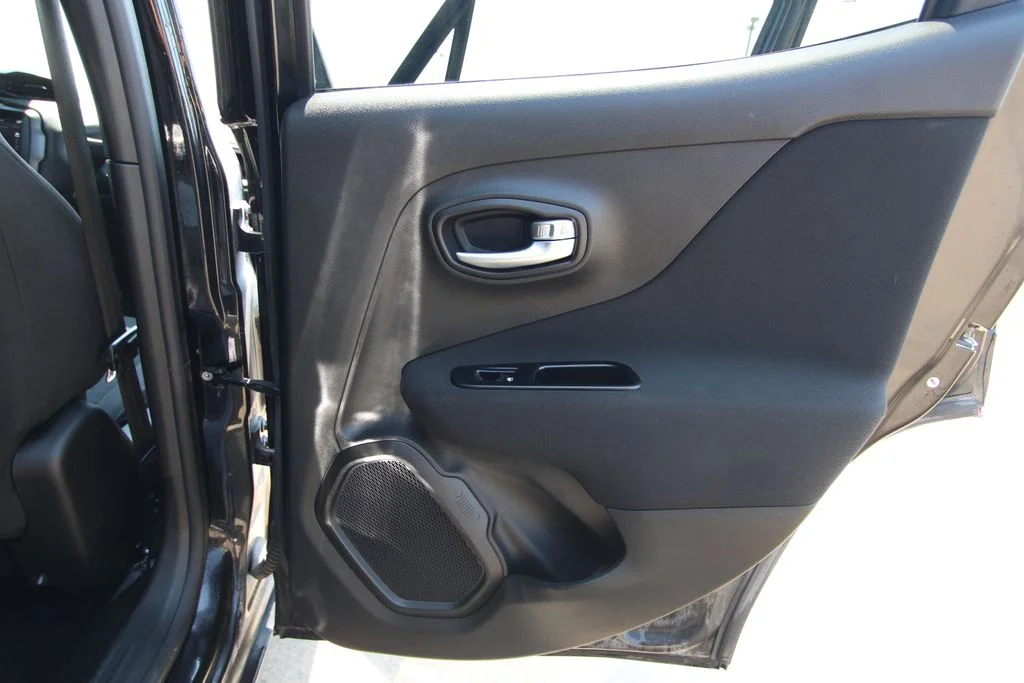 Used 2021 Black Jeep Latitude image 41