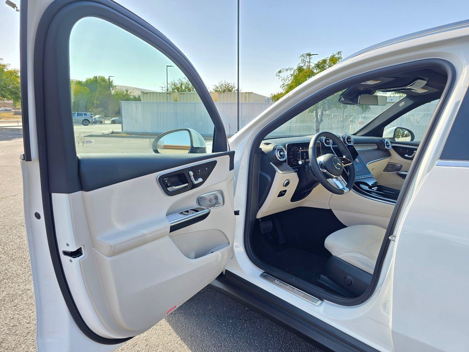 Used 2025 Polar White Mercedes-Benz GLC 300 image 19