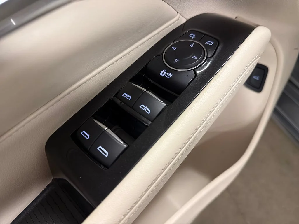 Used 2021 SATIN STEEL METALLIC Cadillac Premium Luxury image 21