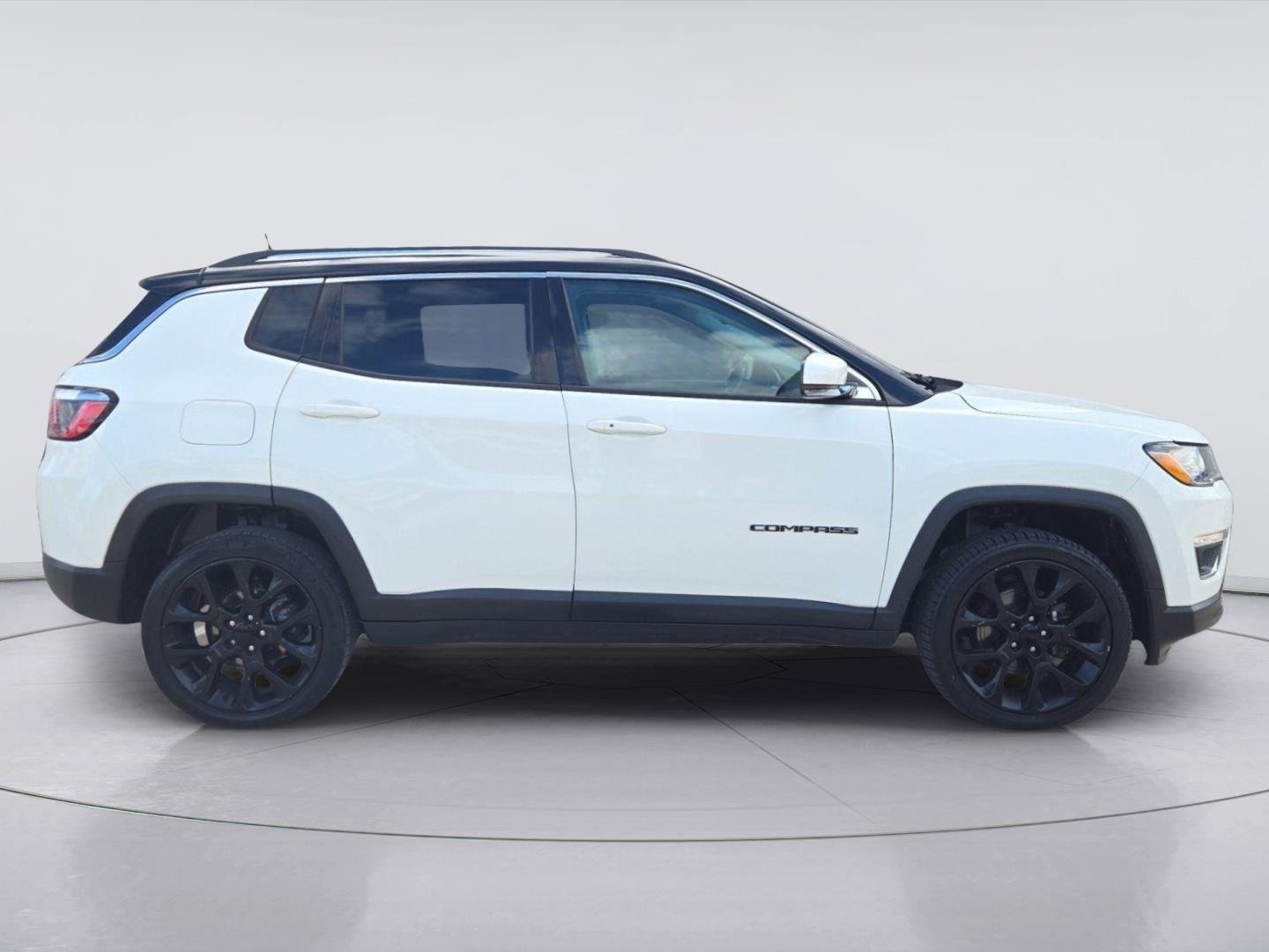 Used 2018 White Clearcoat Jeep Limited image 6