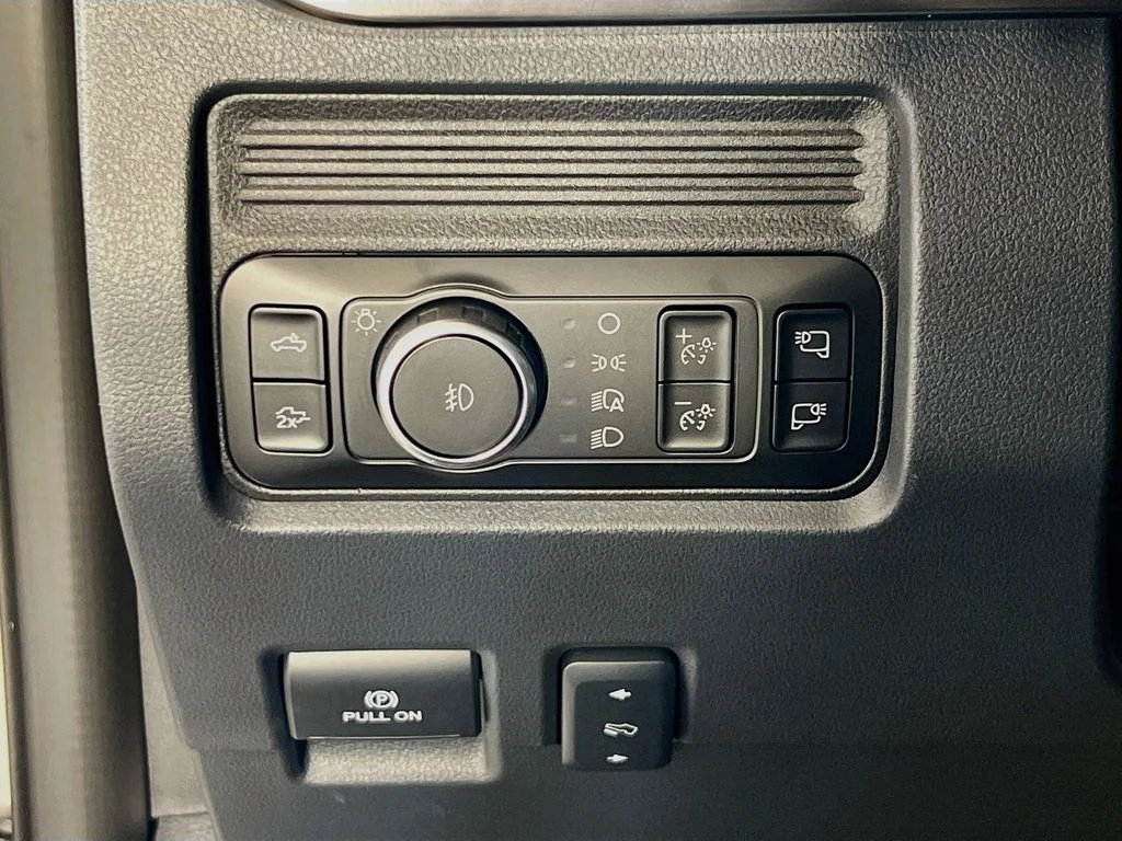 New 2026 Star White Metallic Tri-Coat Ford Lariat image 19