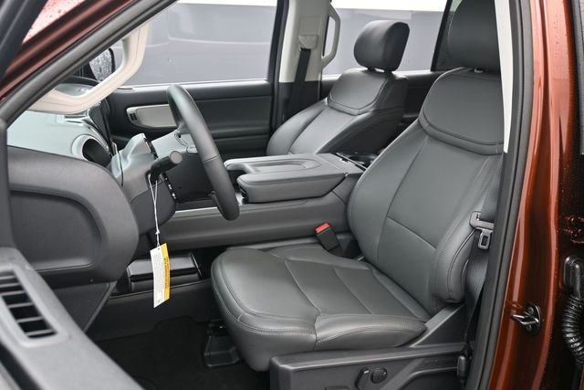 New 2027 Bronze Fire Metallic Tinted Clearcoat Ford Active image 10