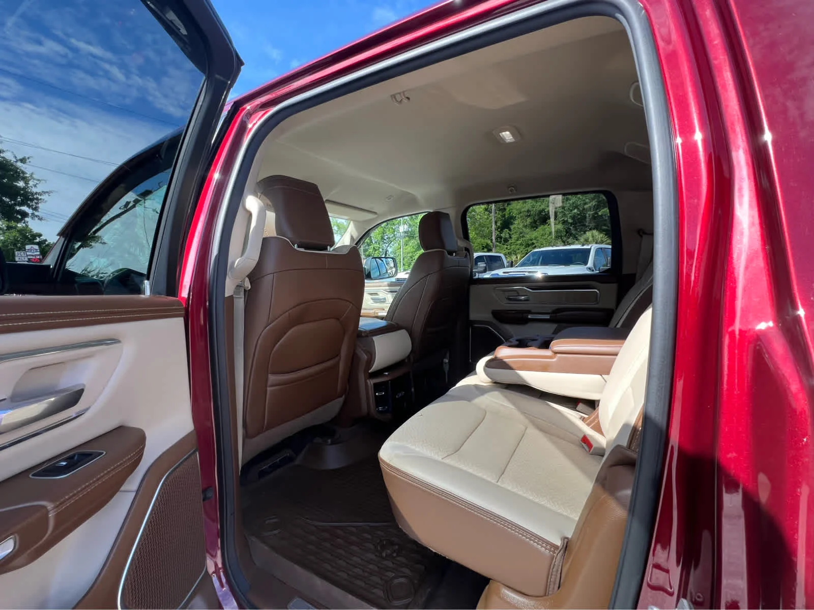 Used 2020  Ram Laramie image 7