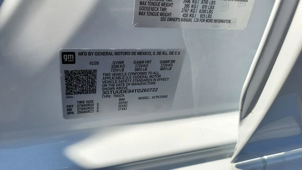 New 2026 Glacier White Tricoat GMC SLT image 29