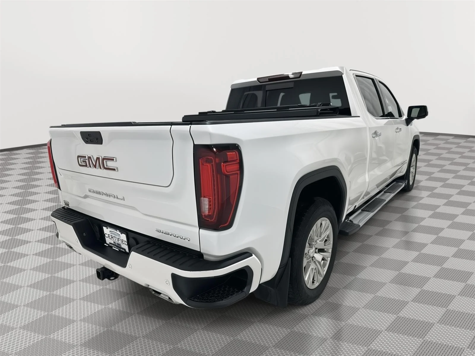 Used 2022 WHITE FROST TRICOAT GMC Denali image 5